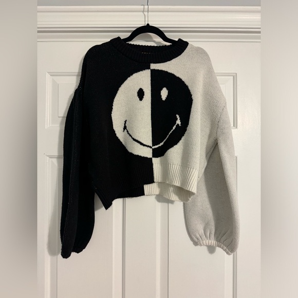 Farm Rio🩷 Smiley Collaboration Sweater Size Large - Picture 2 of 13